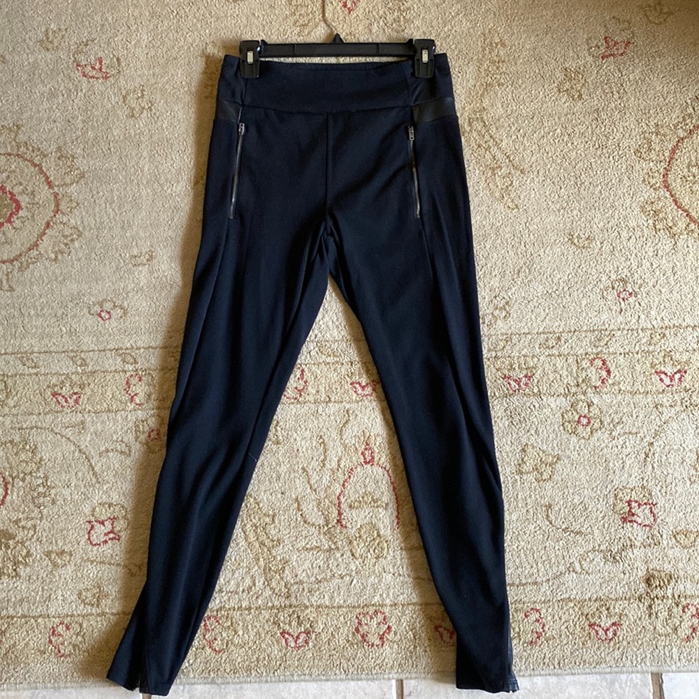 Athleta leggings with leather-like trim, size medium zipper pockets